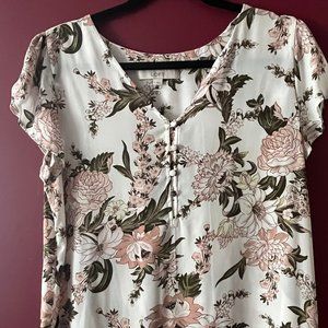 Loft: Floral, flutter sleeve top. Whisper White. Size M.
